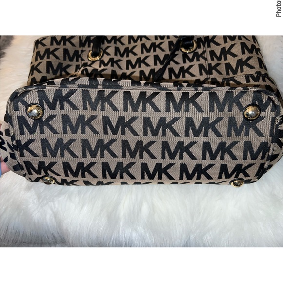 Michael Kors Beige/Black Tote Bag - Picture 5 of 7
